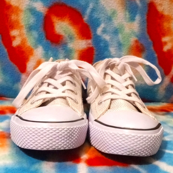 Airwalk women's size 8.5 iridescent sneakers. - Picture 3 of 11